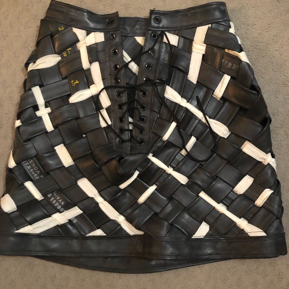 Bicycle tire and ribbon skirt